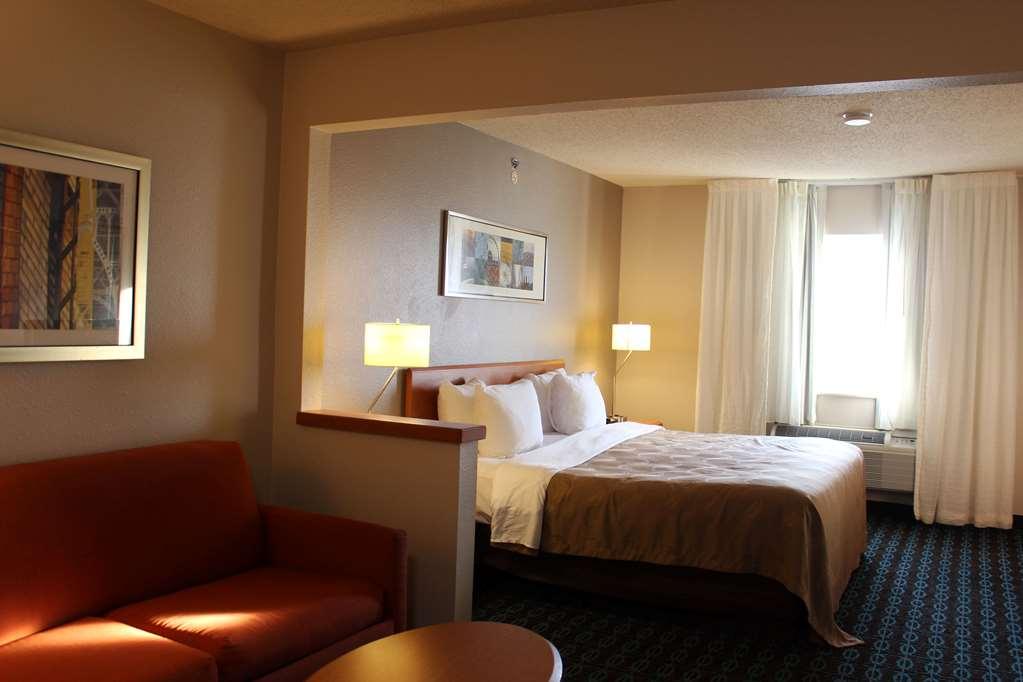 Wingate By Wyndham Marion Hotel Room photo